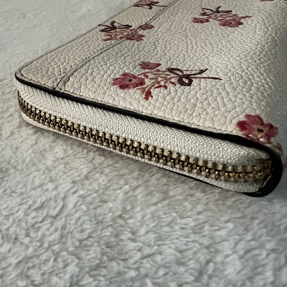 Coach Cream Floral Zip-Around Wallet with Pink Accents - Picture 4 of 9